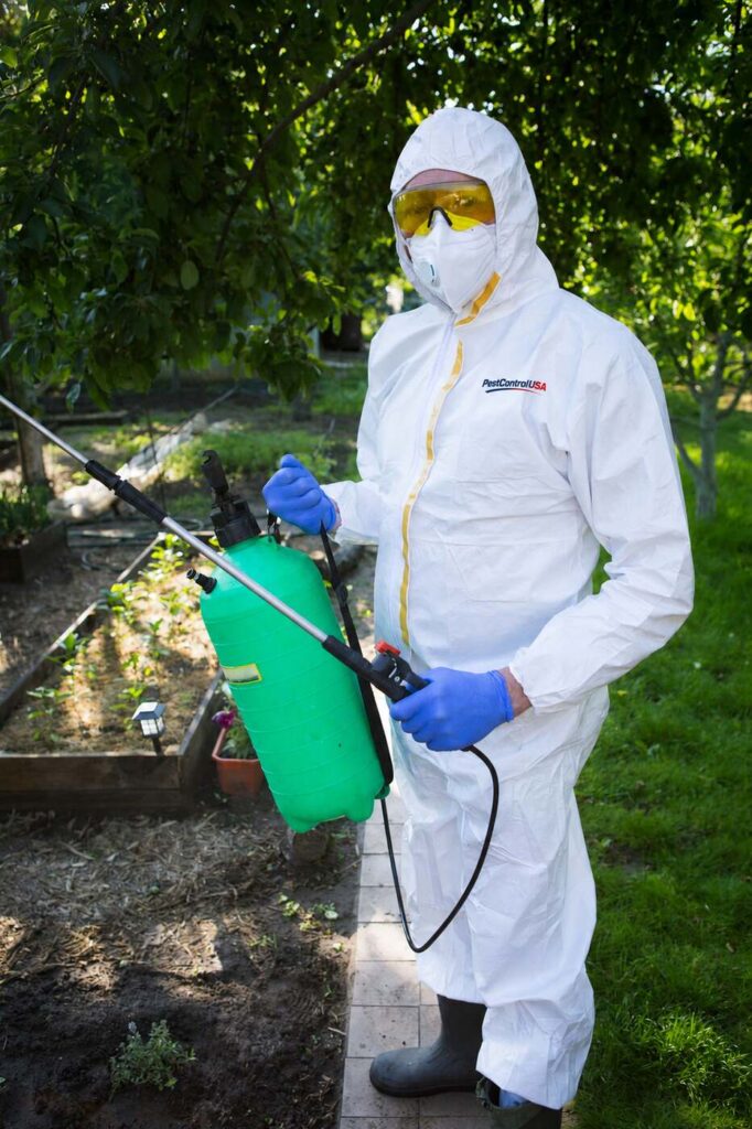 PestControlUSA technician at work